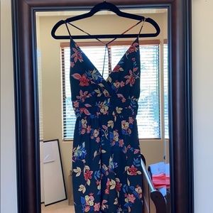 🌟 EUC Floral Navy Blue Romper in Sz M 🌟